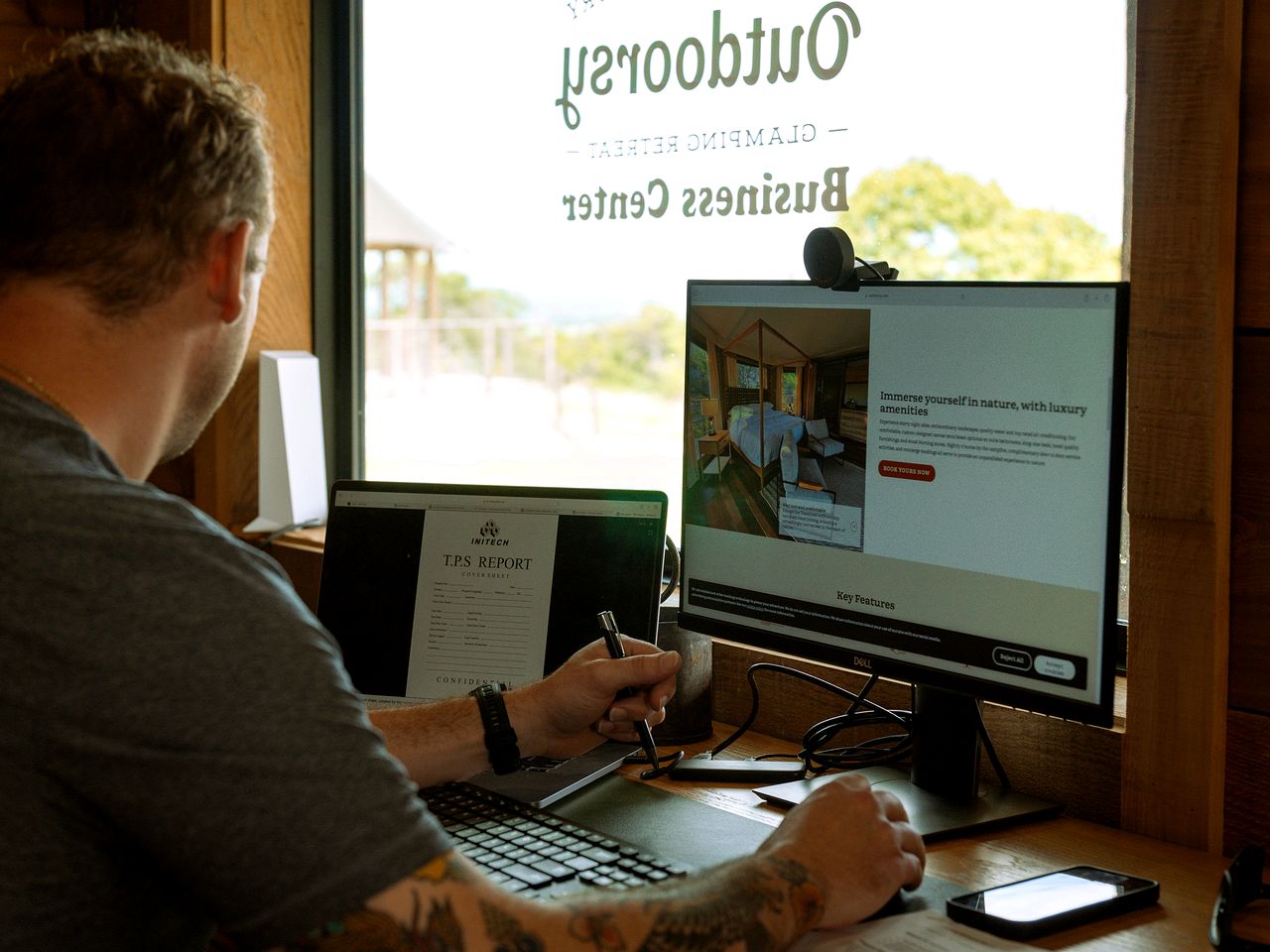 Luxurious Glamping Lodge with Wrap-Around Deck for an Amazing Getaway in Stonewall, Texas