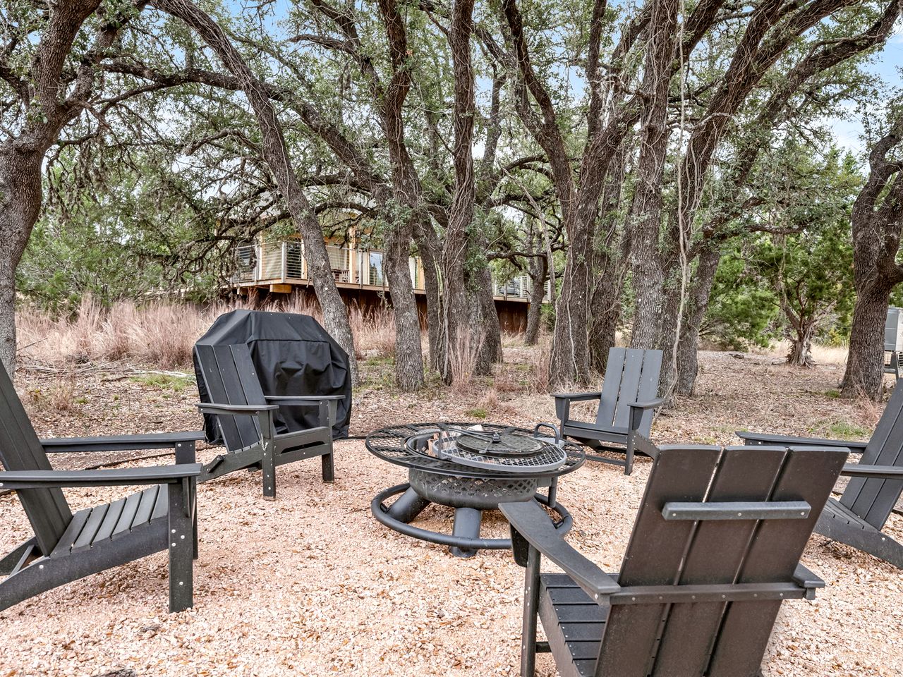 Luxurious Glamping Lodge with Wrap-Around Deck for an Amazing Getaway in Stonewall, Texas