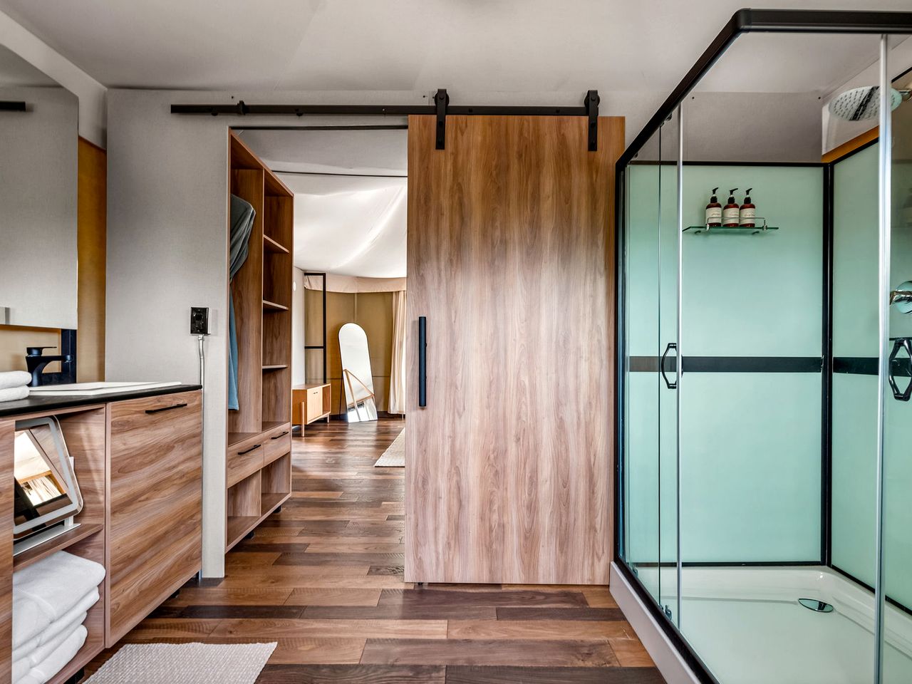 Luxurious Glamping Lodge with Wrap-Around Deck for an Amazing Getaway in Stonewall, Texas