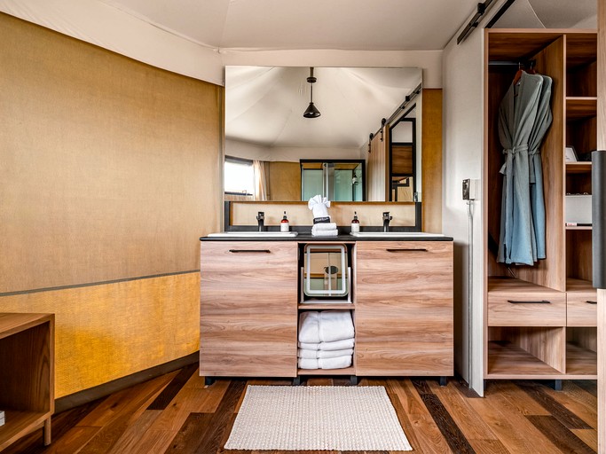 Tented Cabins (United States of America, Stonewall, Texas)