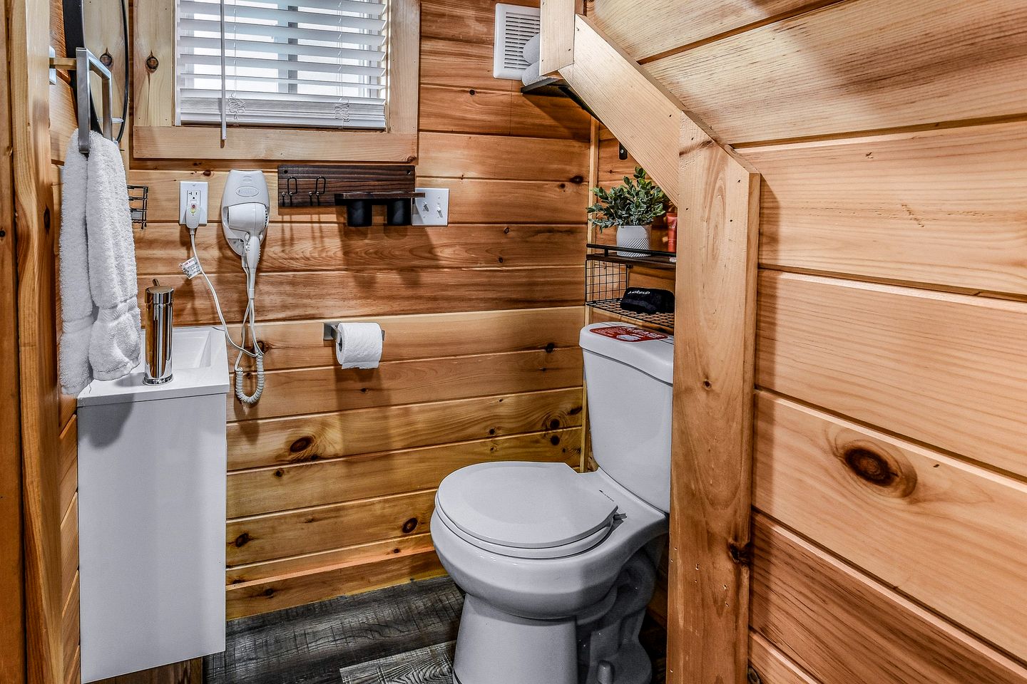 Charming Tiny House by the Great Smoky Mountains National Park in Sevierville, Tennessee