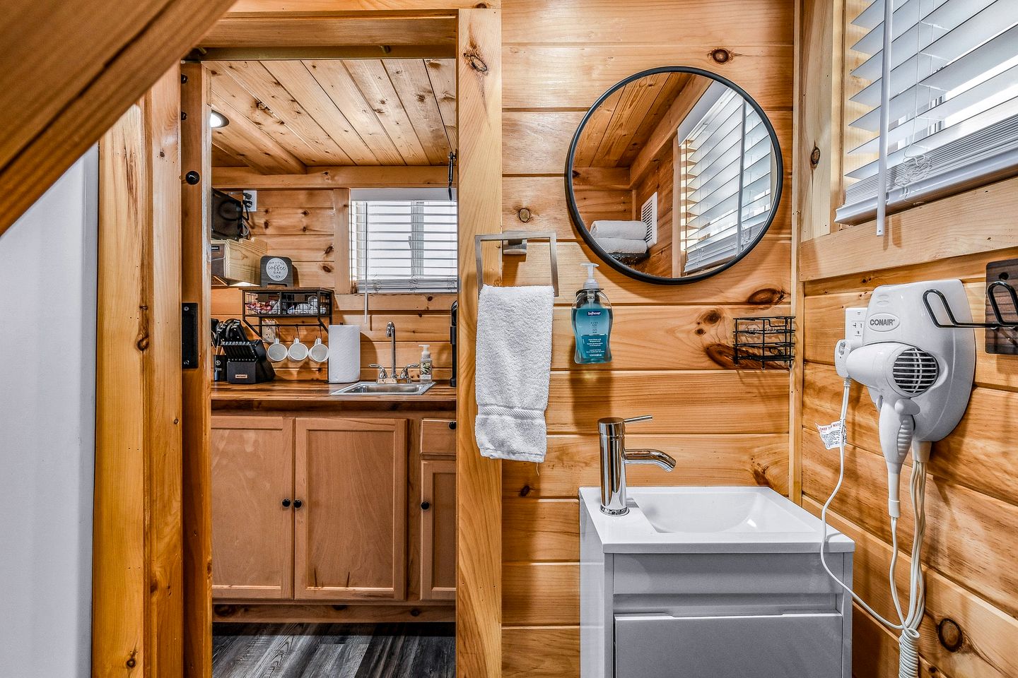 Charming Tiny House by the Great Smoky Mountains National Park in Sevierville, Tennessee