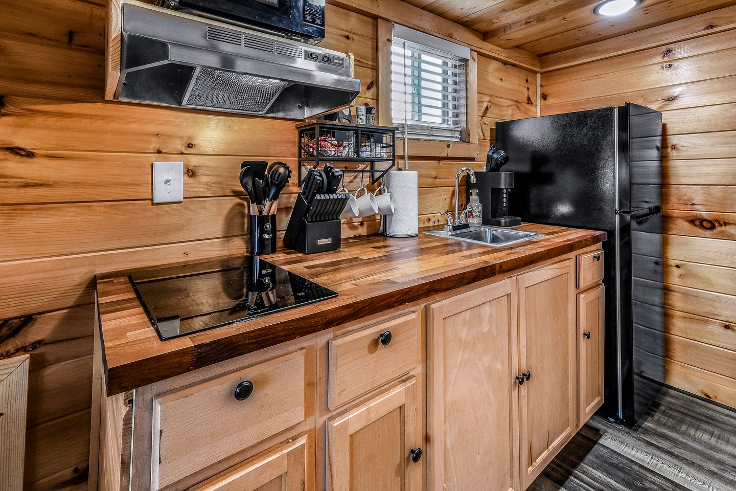 Charming Tiny House by the Great Smoky Mountains National Park in Sevierville, Tennessee