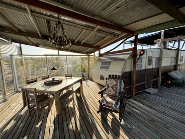 Vintage Caravan in Joshua Tree, Perfect for Stargazing for a Peaceful Getaway in California photo 4