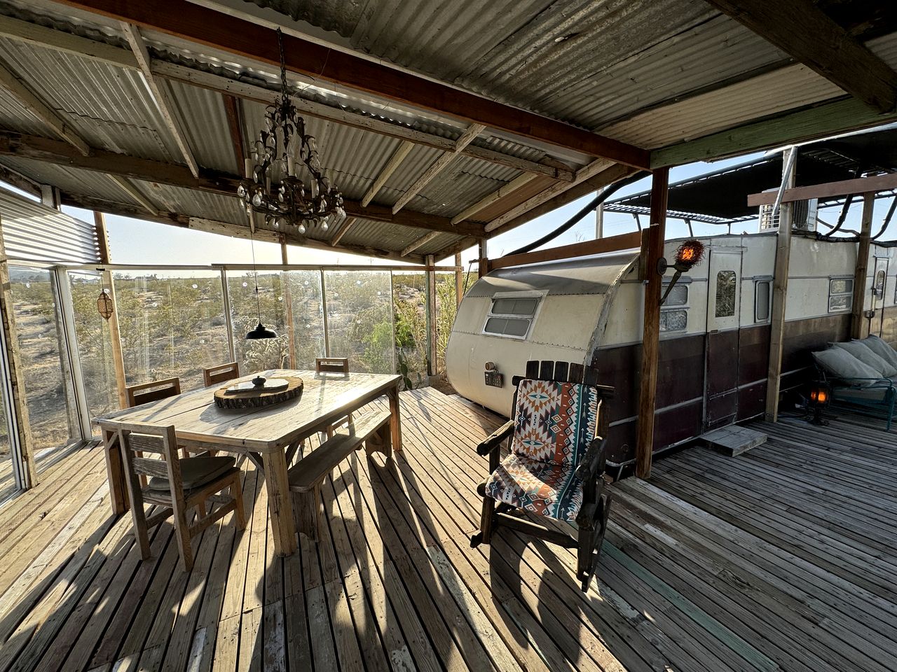 Vintage Caravan in Joshua Tree, Perfect for Stargazing for a Peaceful Getaway in California