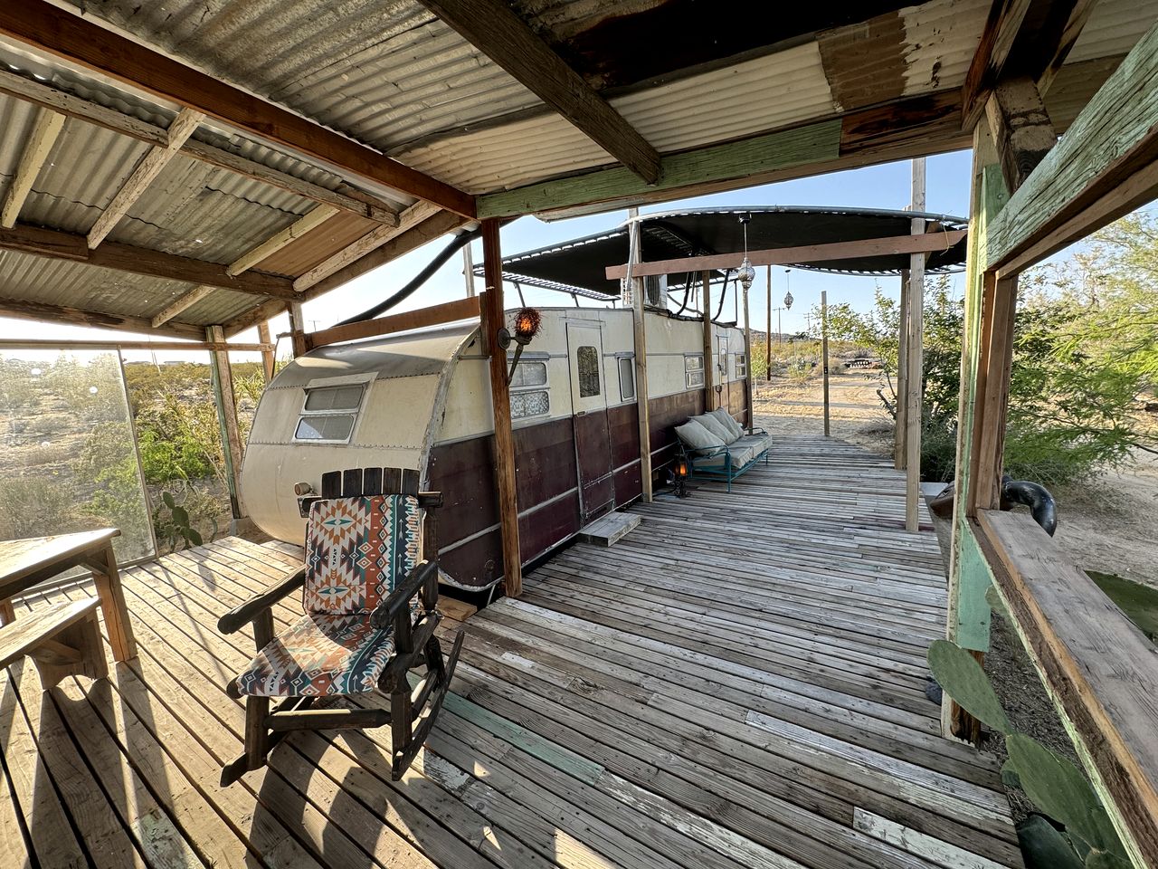 Vintage Caravan in Joshua Tree, Perfect for Stargazing for a Peaceful Getaway in California