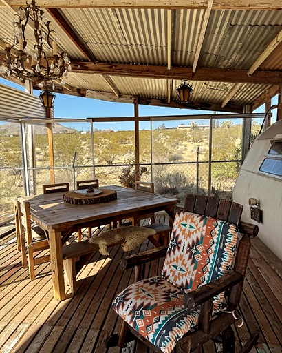 Caravans (United States of America, Joshua Tree, California)