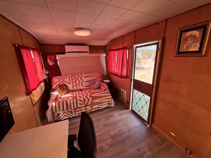 Caravans (United States of America, Joshua Tree, California)