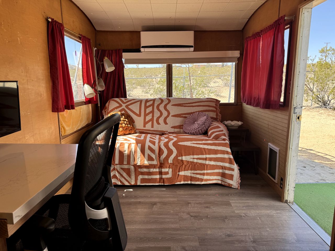 Rustic Caravan on an Amazing Joshua Tree Retreat Site, Perfect for Stargazing and a Peaceful Unique Experience in California