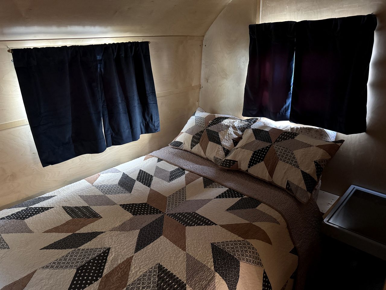 Rustic Caravan on an Amazing Joshua Tree Retreat Site, Perfect for Stargazing and a Peaceful Unique Experience in California