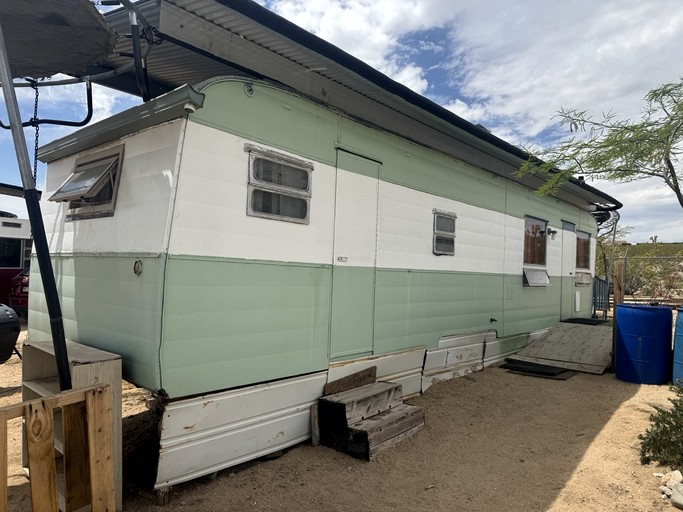 Caravans (United States of America, Joshua Tree, California)