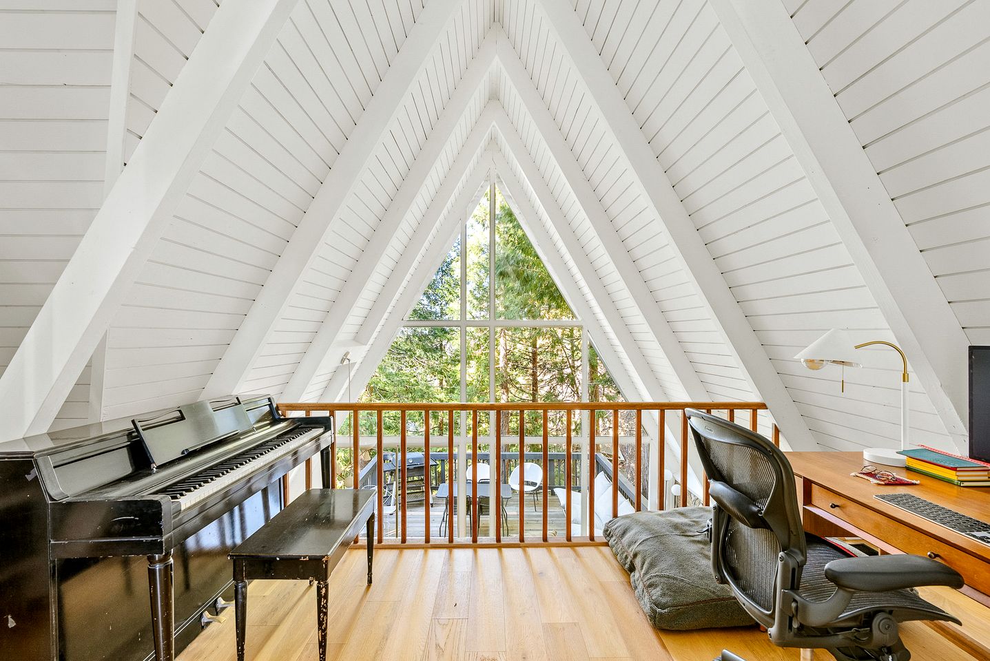 Incredible Modern A-Frame Cabin with Beautiful Deck Surrounded by Trees for an Unforgettable Unique Getaway in Nature in Lake Arrowhed, California