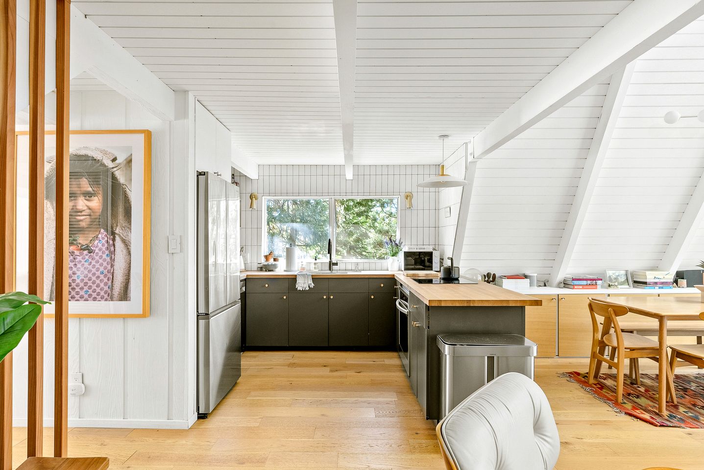 Incredible Modern A-Frame Cabin with Beautiful Deck Surrounded by Trees for an Unforgettable Unique Getaway in Nature in Lake Arrowhed, California