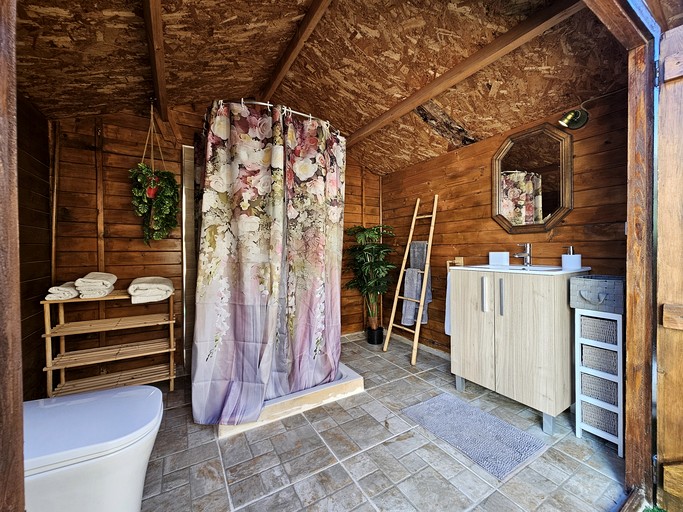 Log Cabins (Spain, --, --)