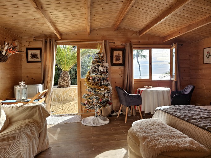 Log Cabins (Spain, --, --)