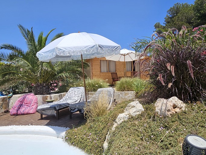 Log Cabins (Spain, --, --)