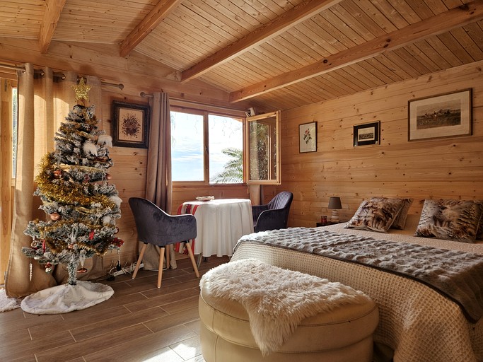 Log Cabins (Spain, --, --)