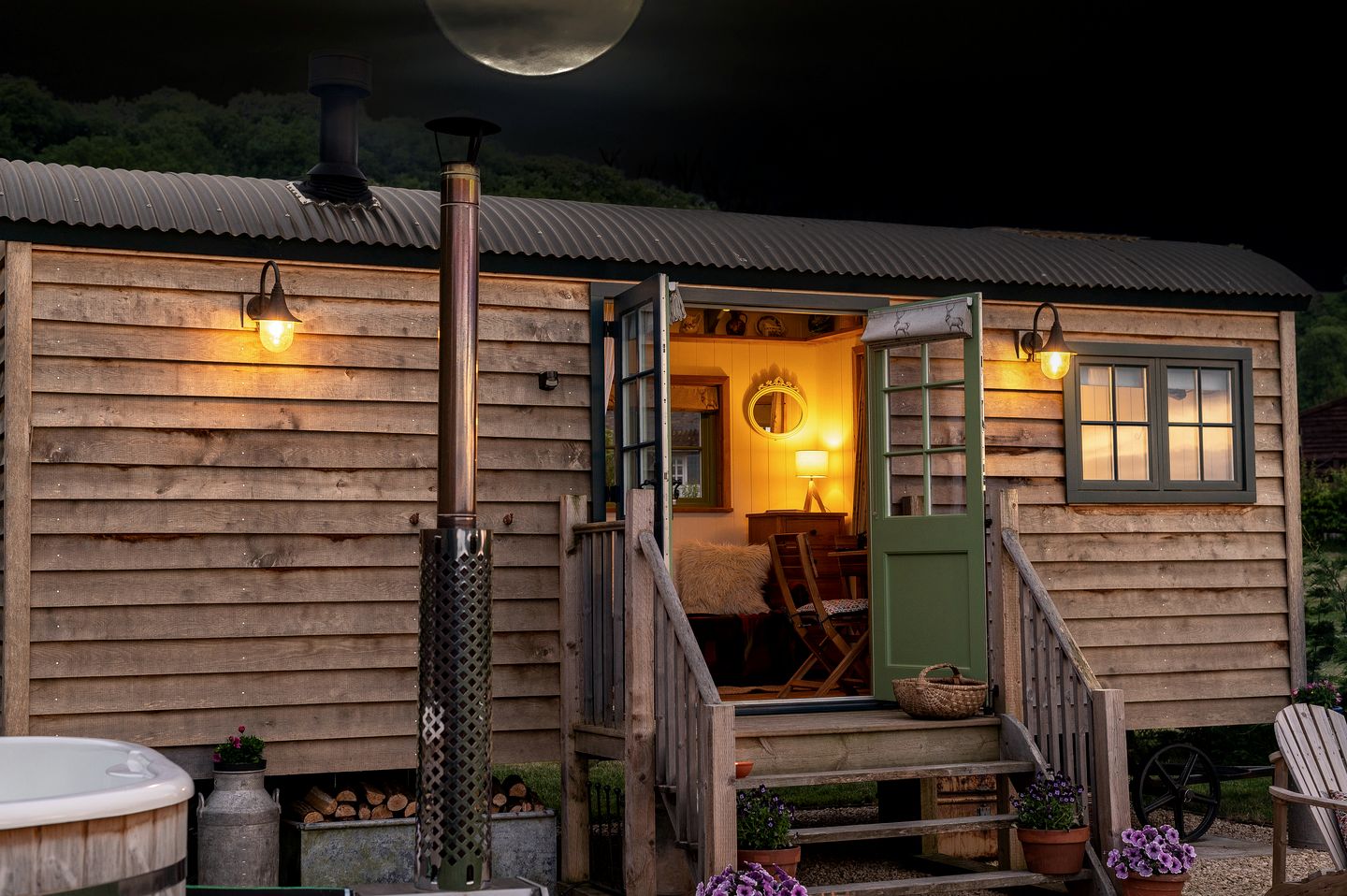 Gorgeous Dog-Friendly Shepherd's Hut with Breathtaking Views of the Somerset Levels near Langport, England