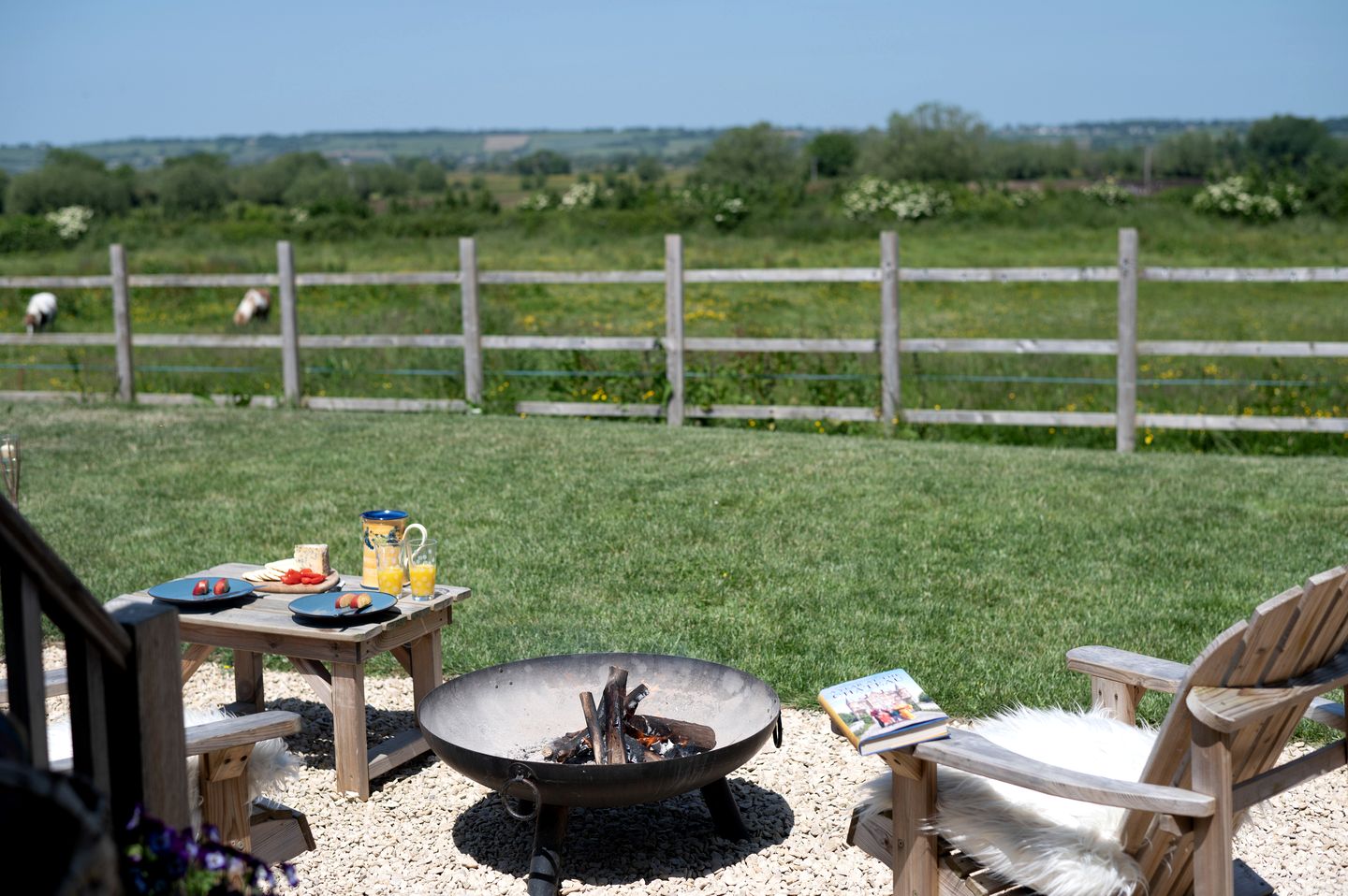 Gorgeous Dog-Friendly Shepherd's Hut with Breathtaking Views of the Somerset Levels near Langport, England