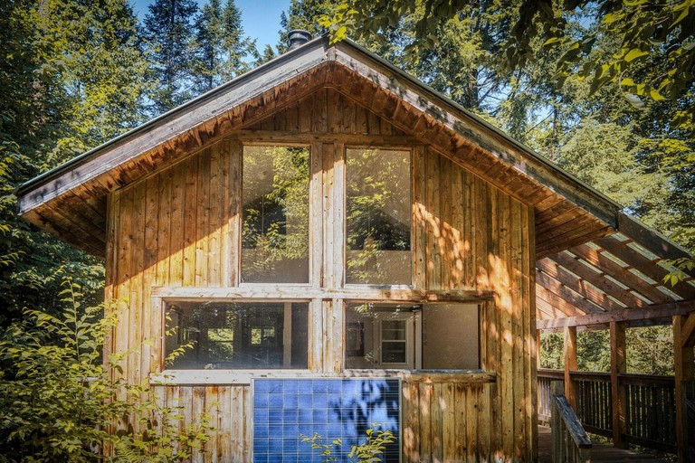 Cabins (Canada, Harrington, Quebec)