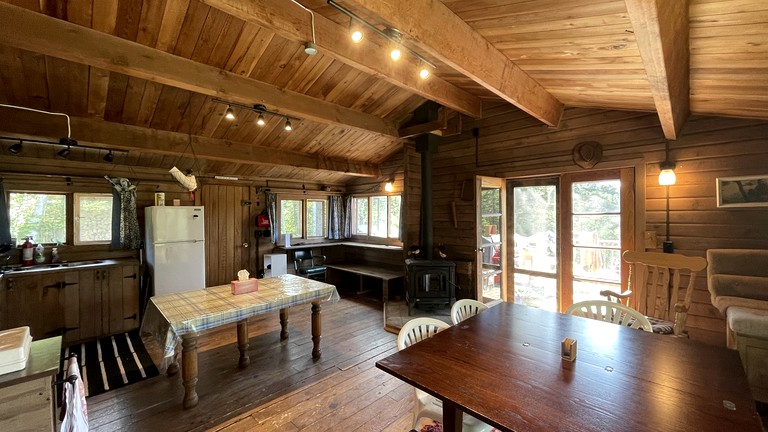 Cabins (Canada, Nipissing, Ontario)