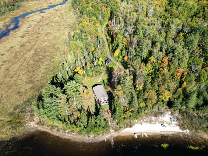 Cabins (Canada, Nipissing, Ontario)