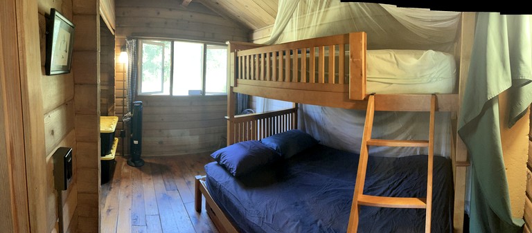 Cabins (Canada, Nipissing, Ontario)