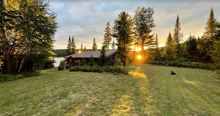 Cabins (Canada, Nipissing, Ontario)