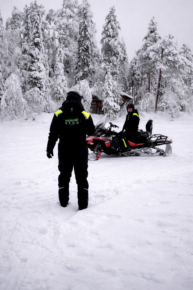 Unique Arctic Igloo Experience with Stunning Aurora Views in Norrbotten, Sweden