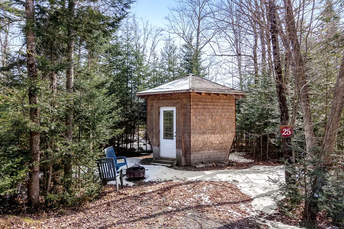 Unique Hexagonal Pod Surrounded by Nature for a Relaxing Escape near Lac Green, Quebec