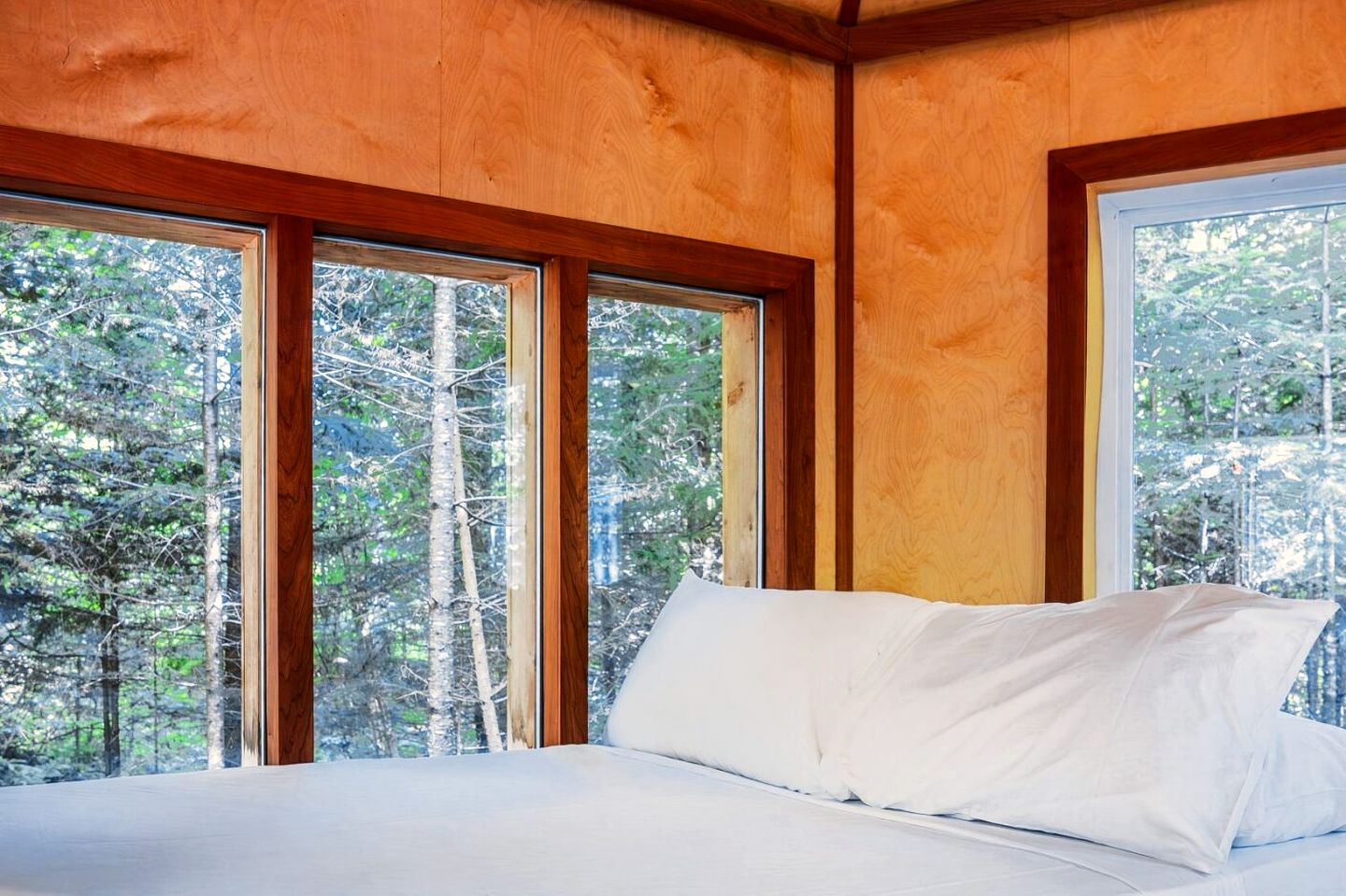 Unique Hexagonal Pod Surrounded by Nature for a Relaxing Escape near Lac Green, Quebec