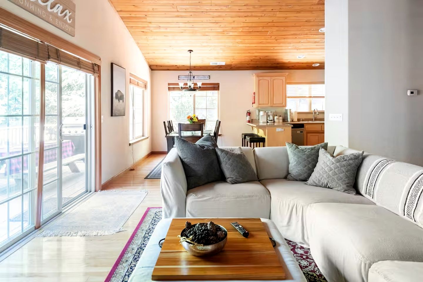 Beautiful Modern Cabin with Wraparound Deck Surrounded by Trees for a Peaceful Escape in Nature near Pioneer, California