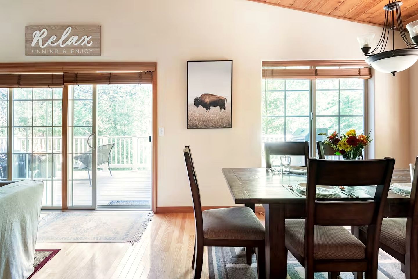 Beautiful Modern Cabin with Wraparound Deck Surrounded by Trees for a Peaceful Escape in Nature near Pioneer, California