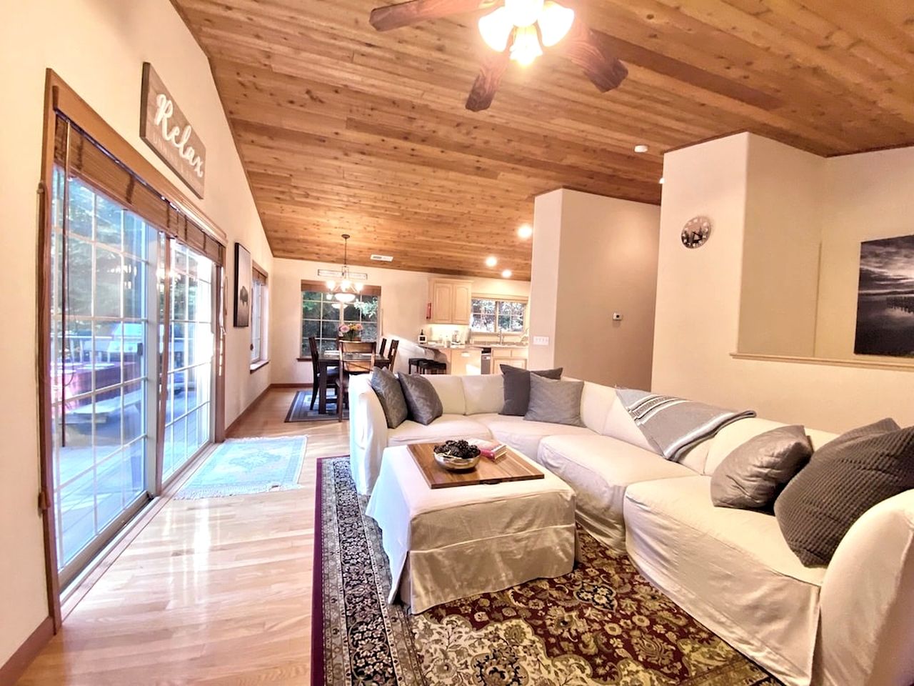 Beautiful Modern Cabin with Wraparound Deck Surrounded by Trees for a Peaceful Escape in Nature near Pioneer, California