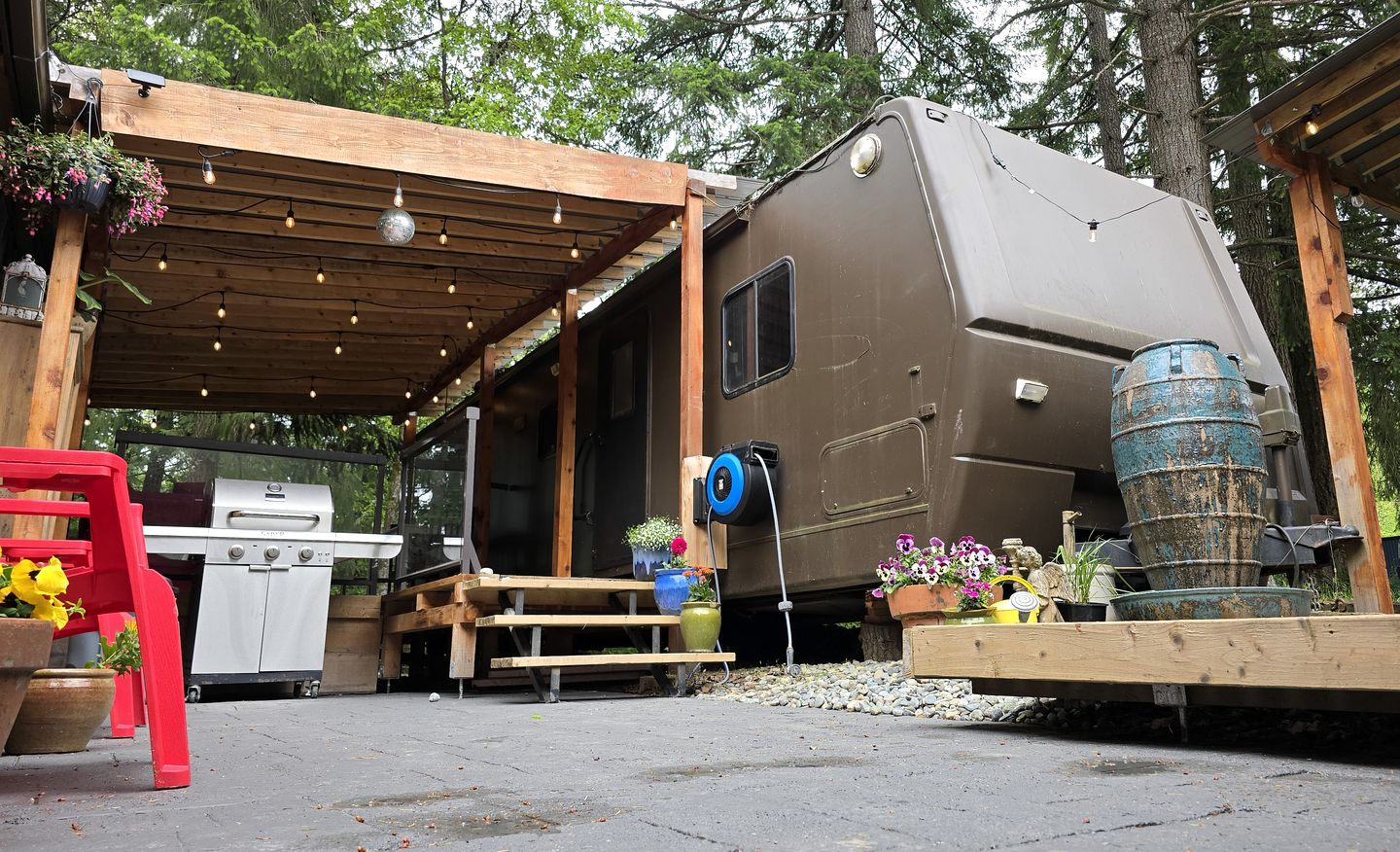 Caravans (Canada, Duncan, British Columbia)