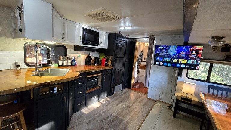 Caravans (Canada, Duncan, British Columbia)