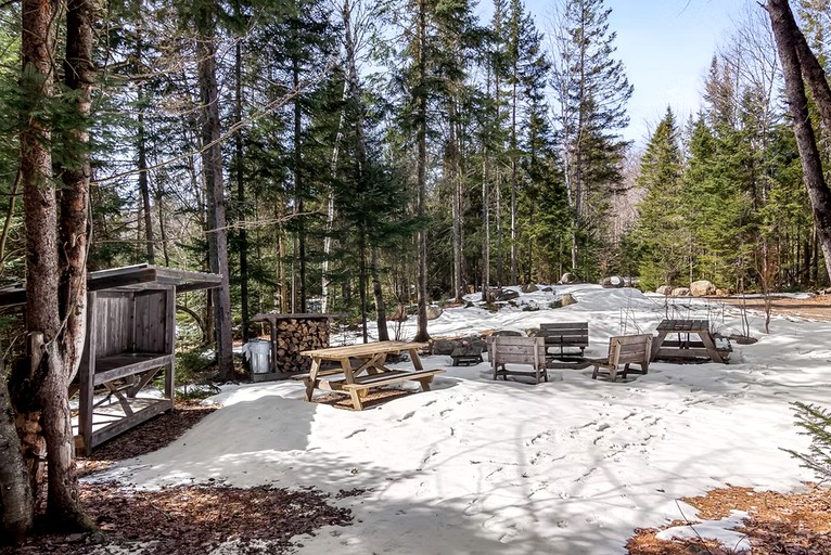 Cabins (Canada, Harrington, Quebec)