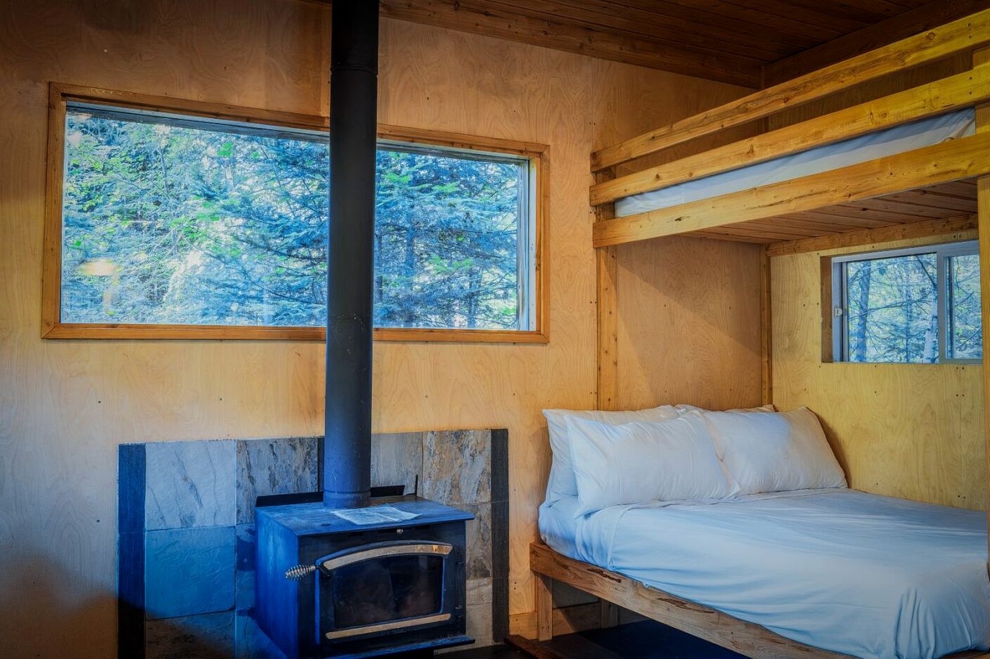 Cozy Dorm-Style Cabin for Group Getaways in the Nature of Harrington, Quebec