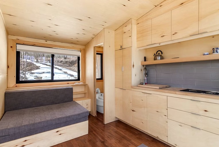 Cabins (Canada, Harrington, Quebec)