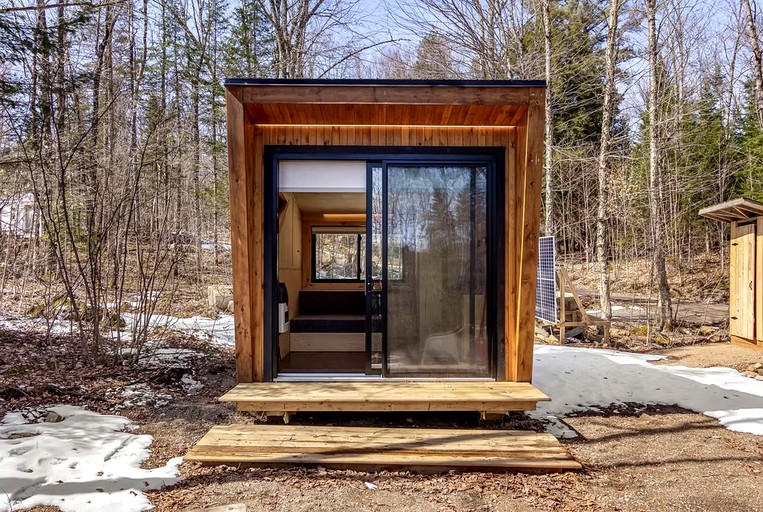 Cabins (Canada, Harrington, Quebec)