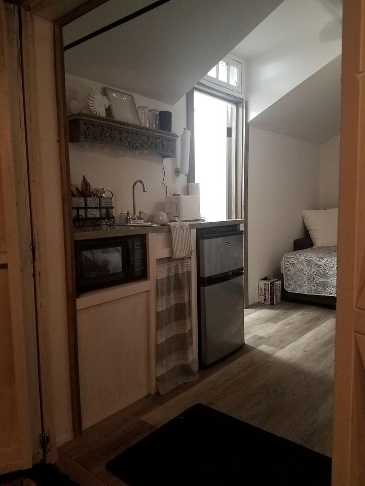 Cute Tiny House near Falmouth Heights Beach and close to Martha's Vineyard in East Falmouth, Massachusetts