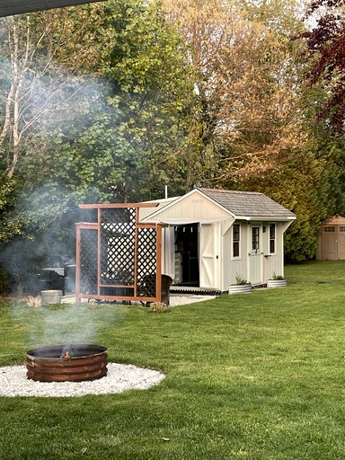 Cute Tiny House near Falmouth Heights Beach and close to Martha's Vineyard in East Falmouth, Massachusetts