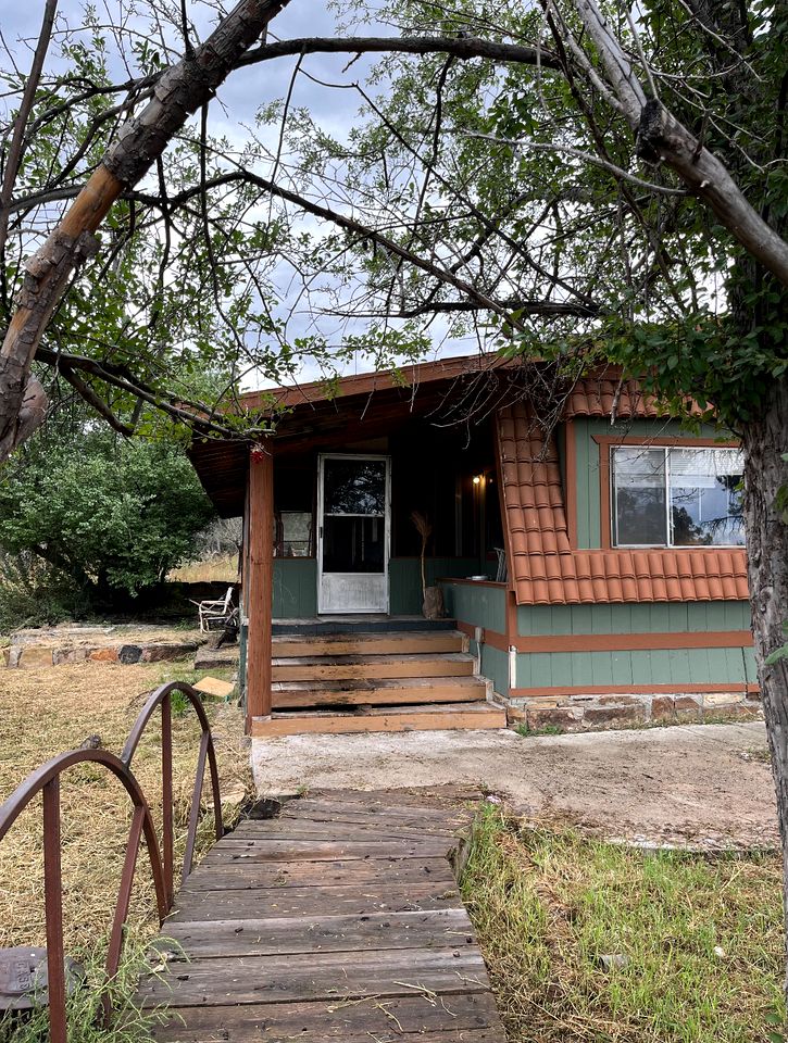 Charming Rural Home with Mountain Views & Starlink Internet near Highway Access in Remote New Mexico