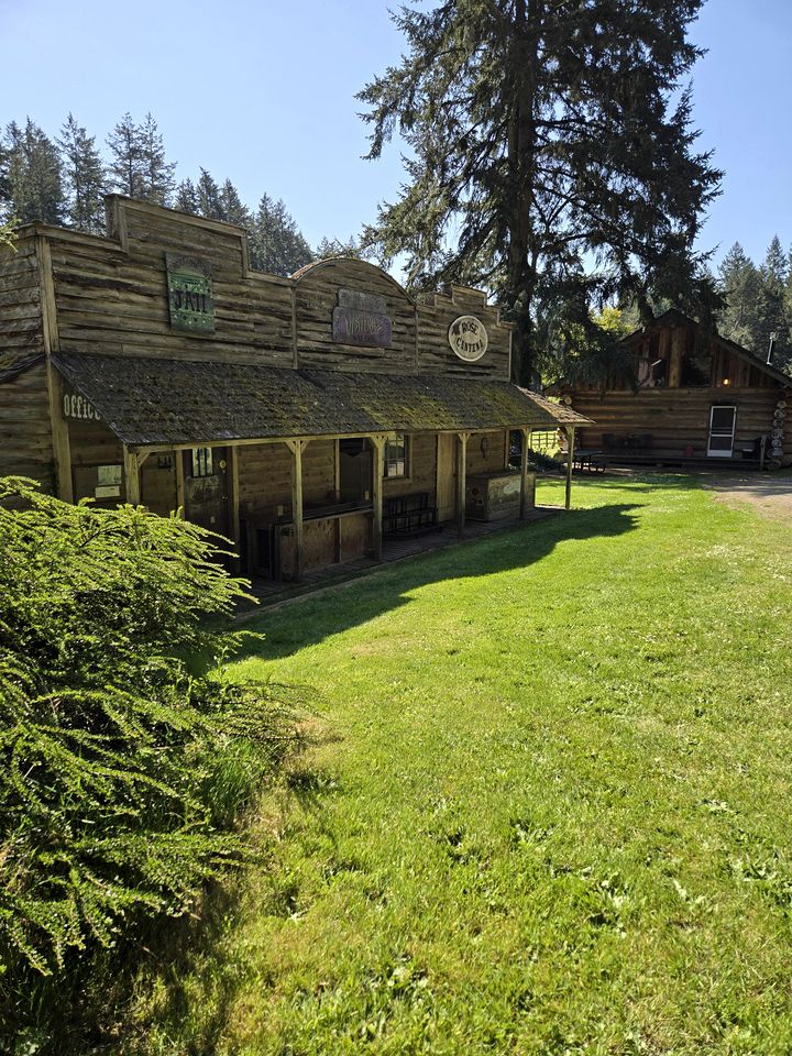 Cozy Tiny Cabin on a Peaceful Ranch, the Perfect Base for Outdoor Adventures on Vashon Island near Seattle, Washington
