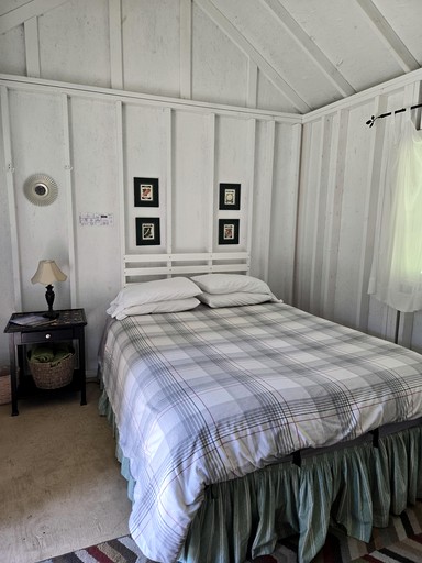 Cabins (United States of America, Vashon, Washington)