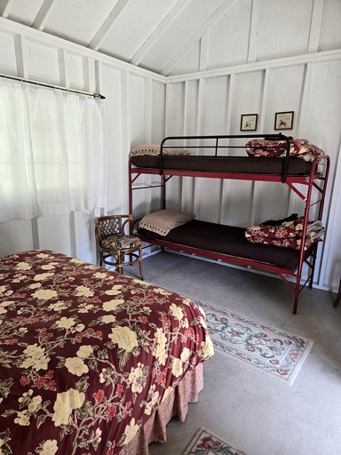 Cabins (United States of America, Vashon, Washington)