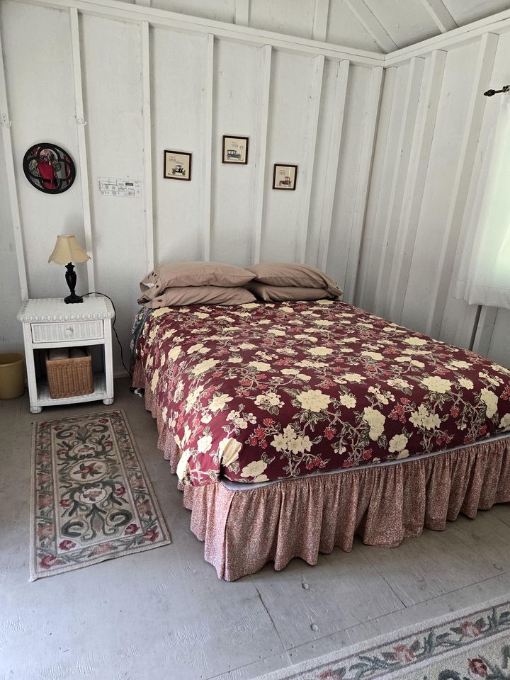 Cozy Tiny Cabin on a Peaceful Ranch, the Perfect Base for Outdoor Adventures on Vashon Island near Seattle, Washington