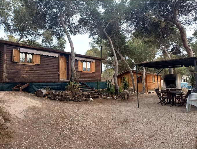 Cozy Mountain Cabin with Stunning Views for a Peaceful Getaway in Valencia, Spain