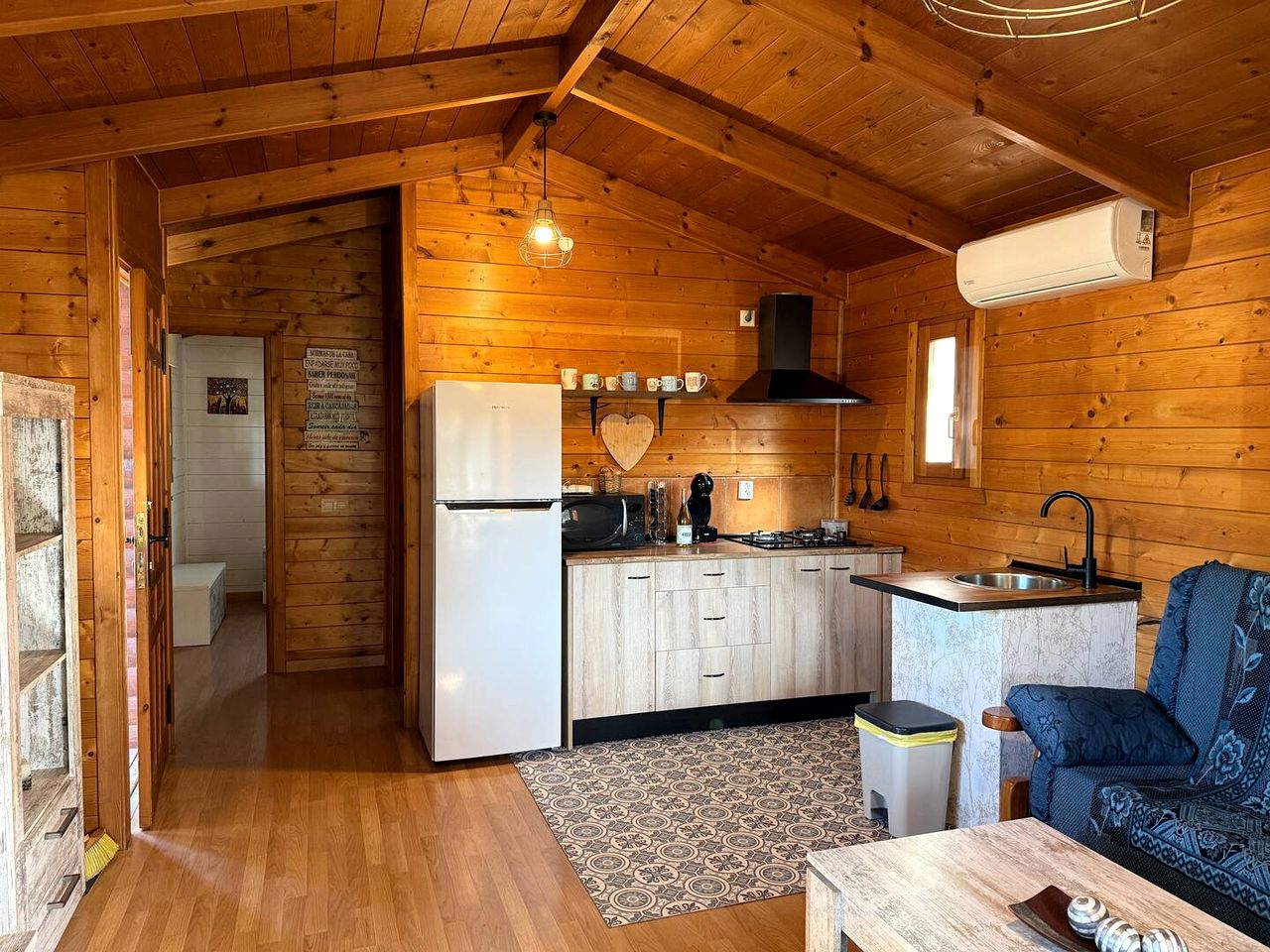 Cozy Mountain Cabin with Stunning Views for a Peaceful Getaway in Valencia, Spain