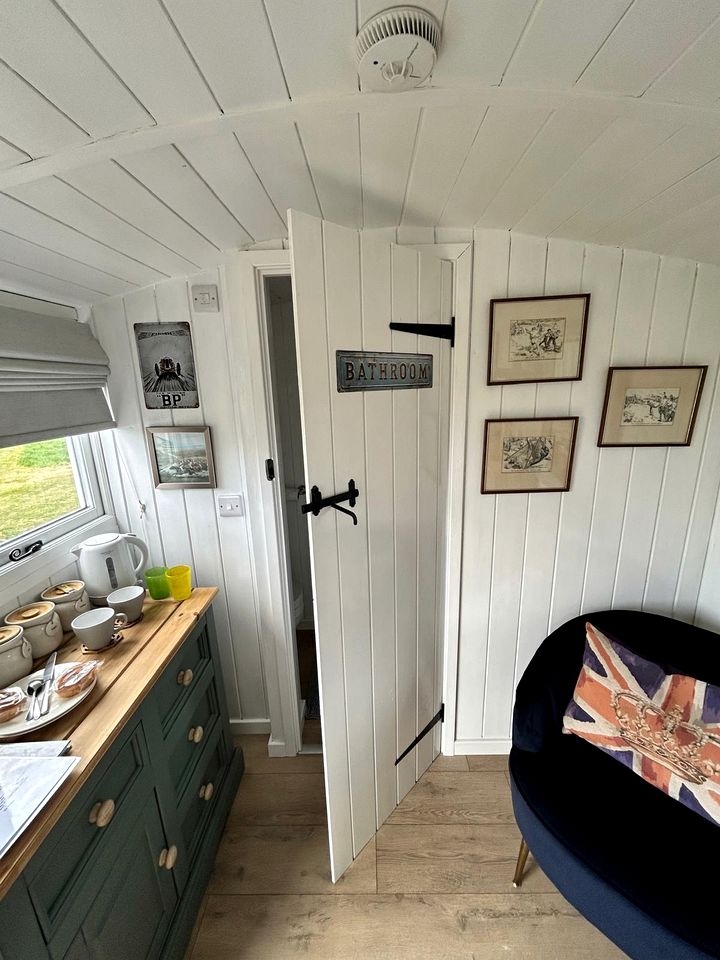Cozy Shepherd's Hut in the South Downs National Park for a Memorable Glamping Experience near Chichester, England